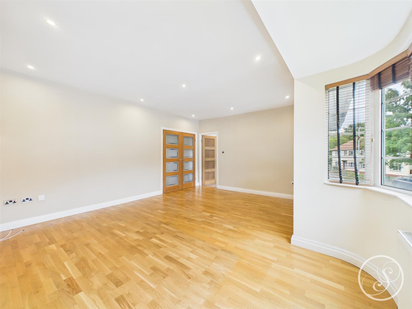 Flat Sandringham Drive in Leeds