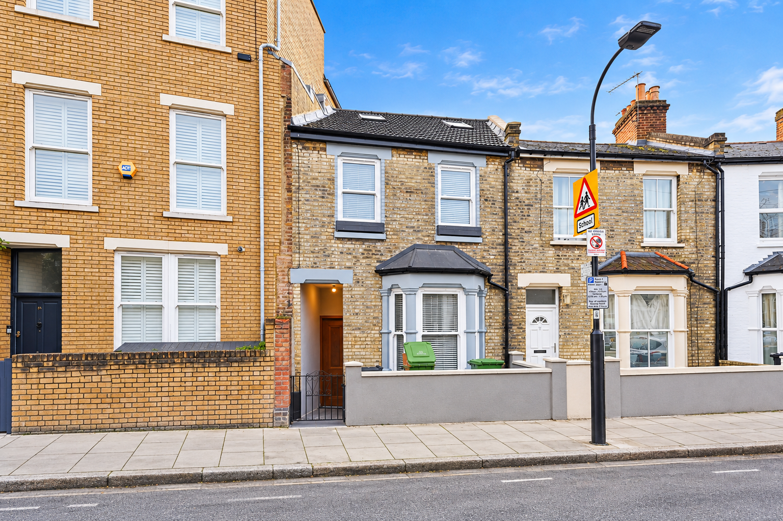 Room Gayford Road in Greater London