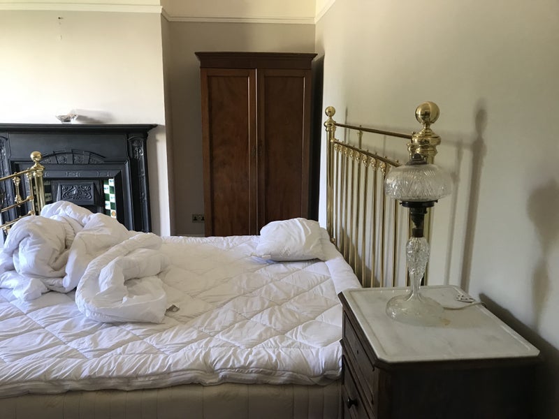 Room Cotham Road in Bristol