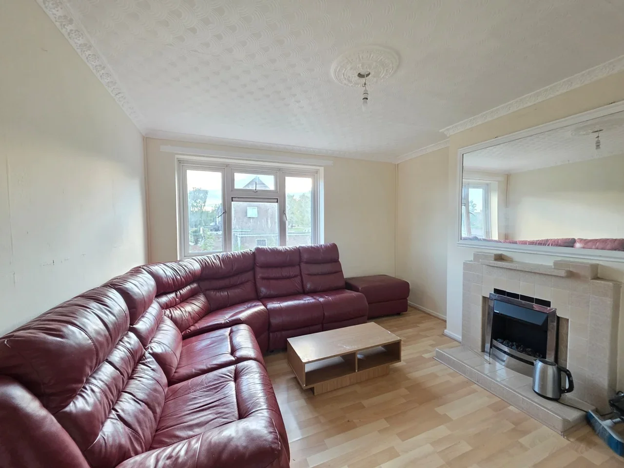 House Whipperley Way in Luton