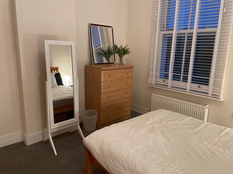 Room Walford Road in Greater London