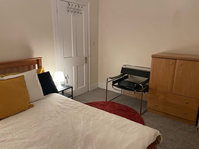 Room Walford Road in Greater London