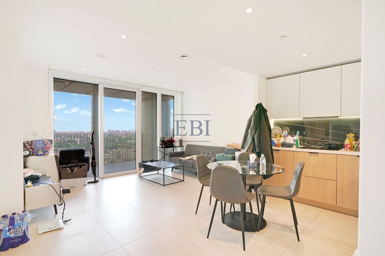 Flat Cendal Crescent in Greater London