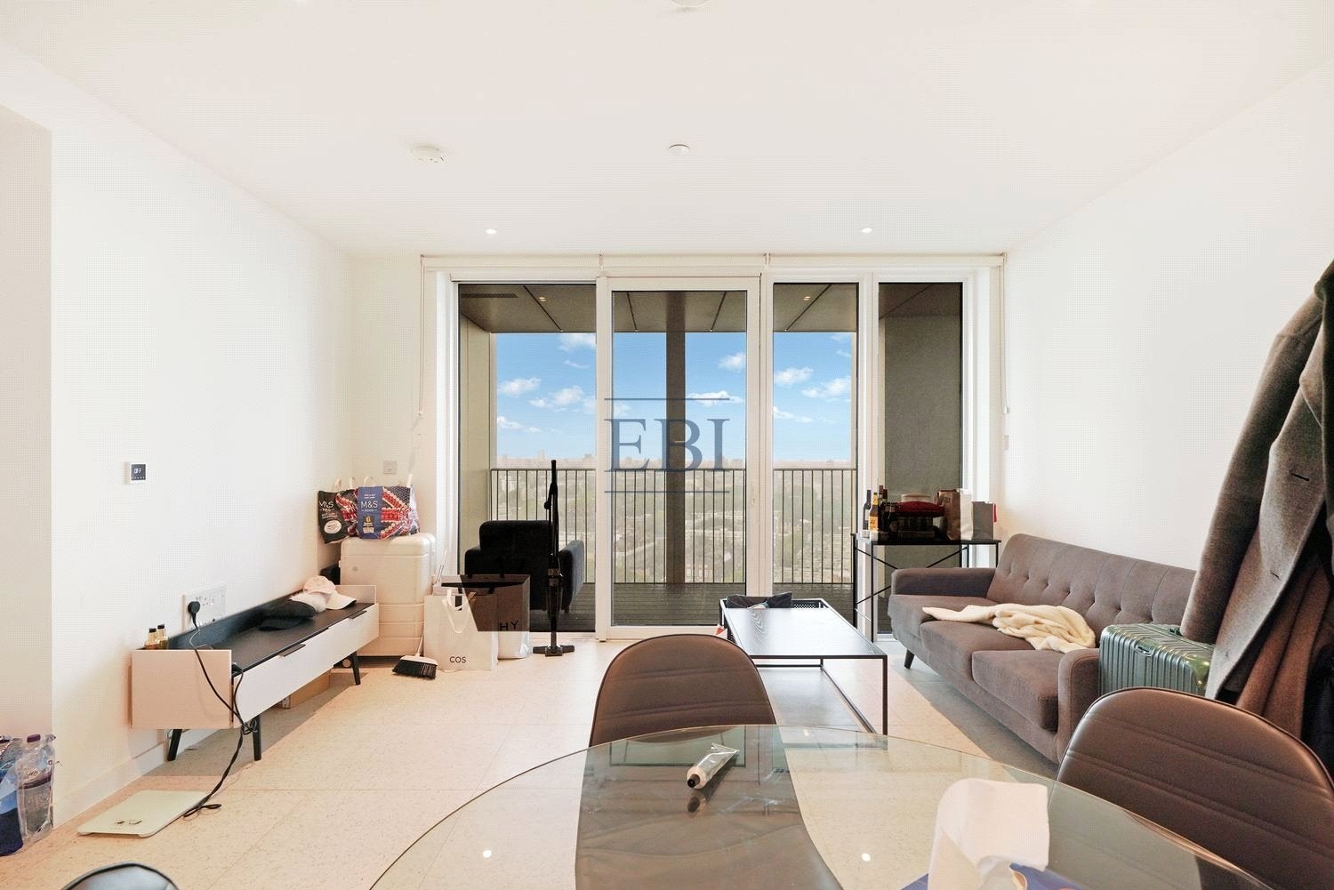 Flat Cendal Crescent in Greater London
