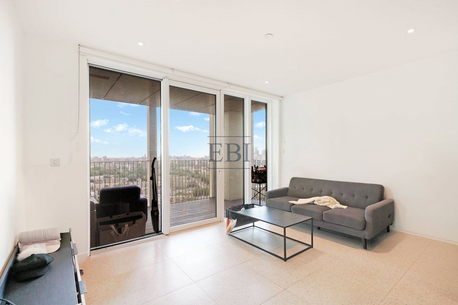 Flat Cendal Crescent in Greater London