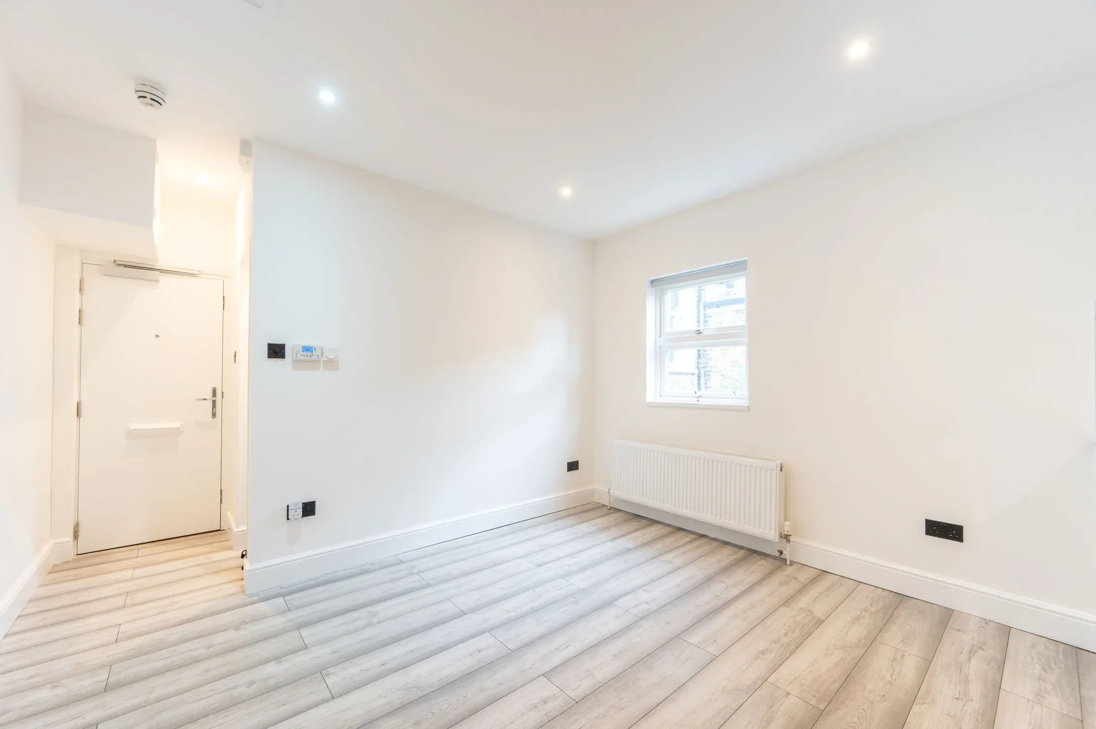 Flat Harvist Road in Greater London