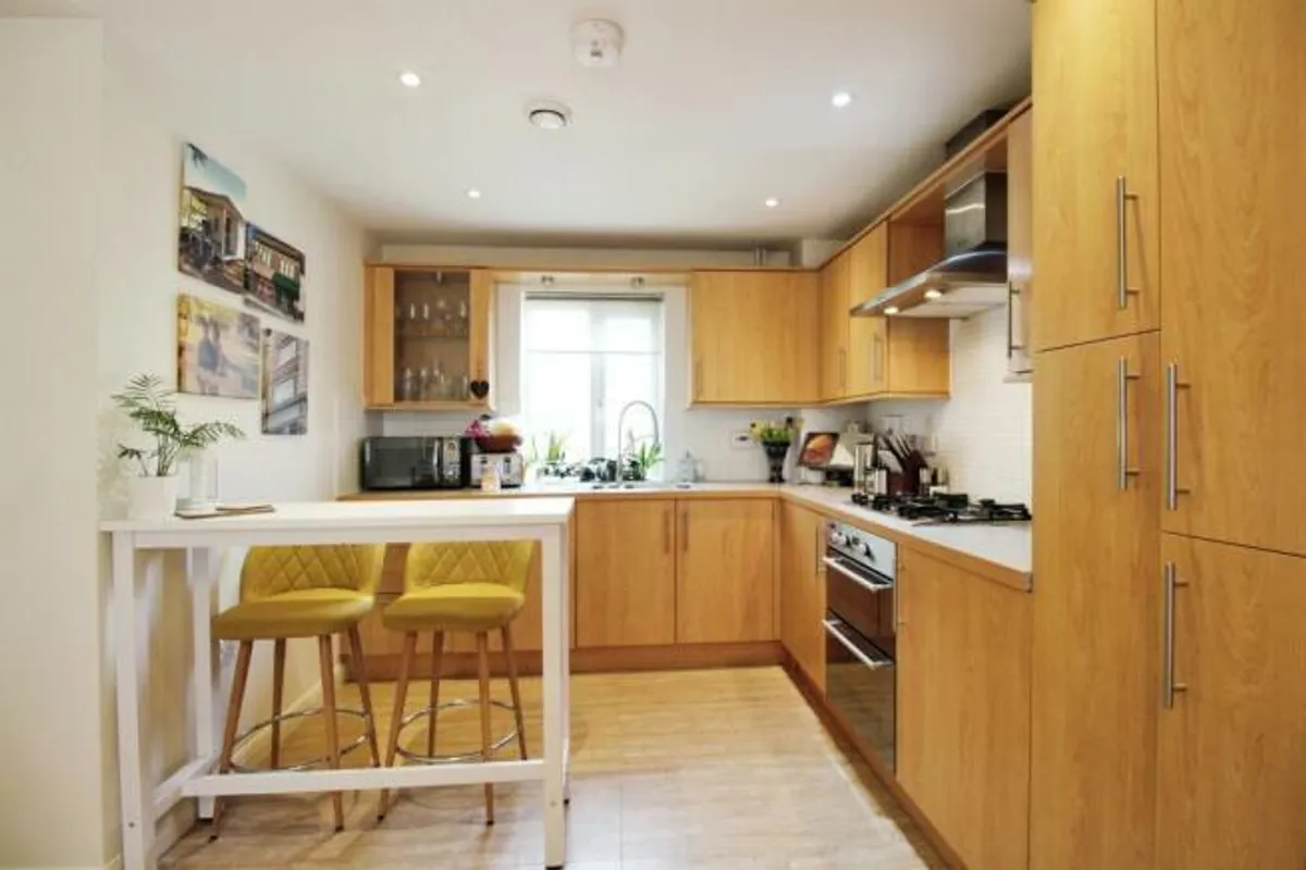 Flat Ffordd James McGhan in Cardiff