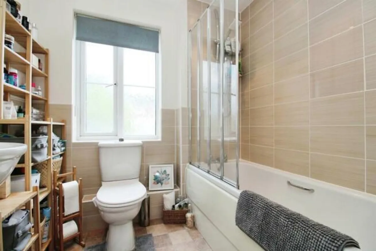 Flat Ffordd James McGhan in Cardiff