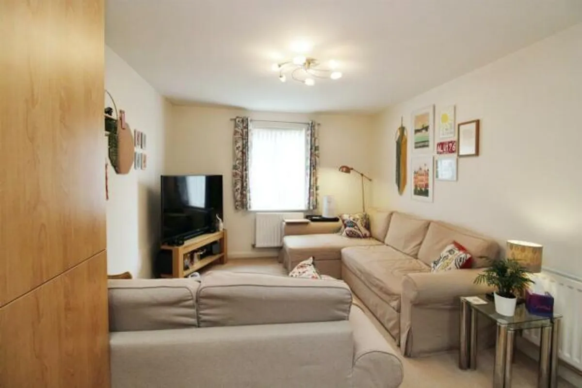 Flat Ffordd James McGhan in Cardiff