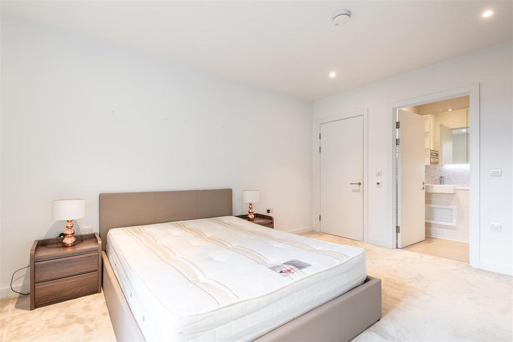 Flat Carlton Vale in City of Westminster