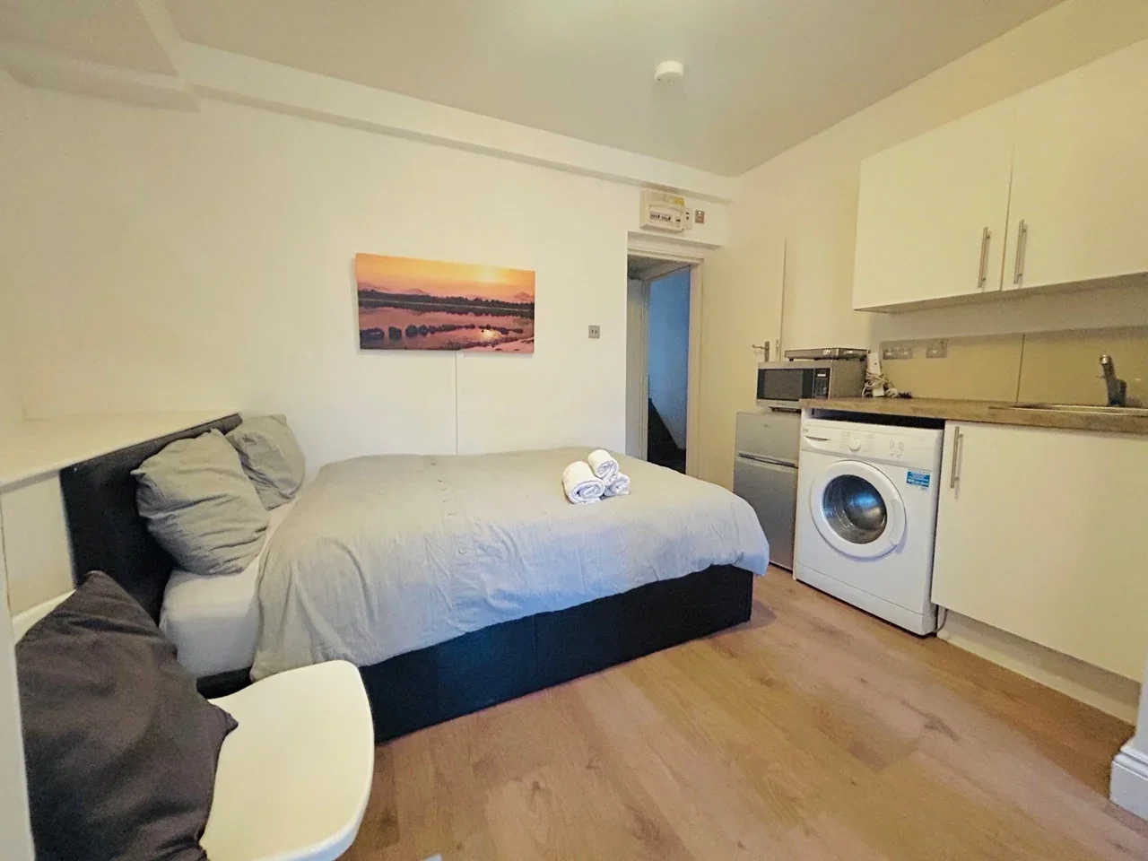 Flat Colindeep Lane in Greater London