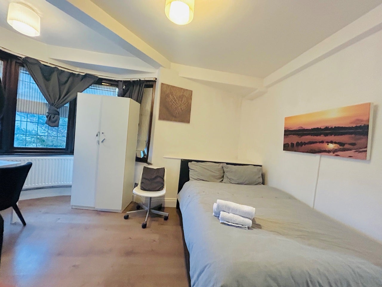 Flat Colindeep Lane in Greater London