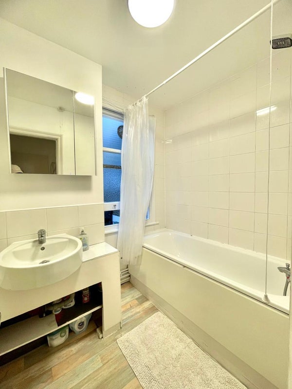 Room Chevening Road in Greater London