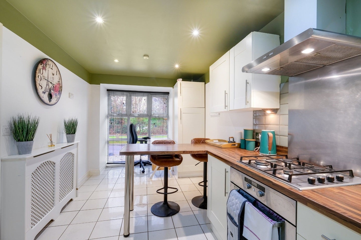 House Graylands Close in Slough