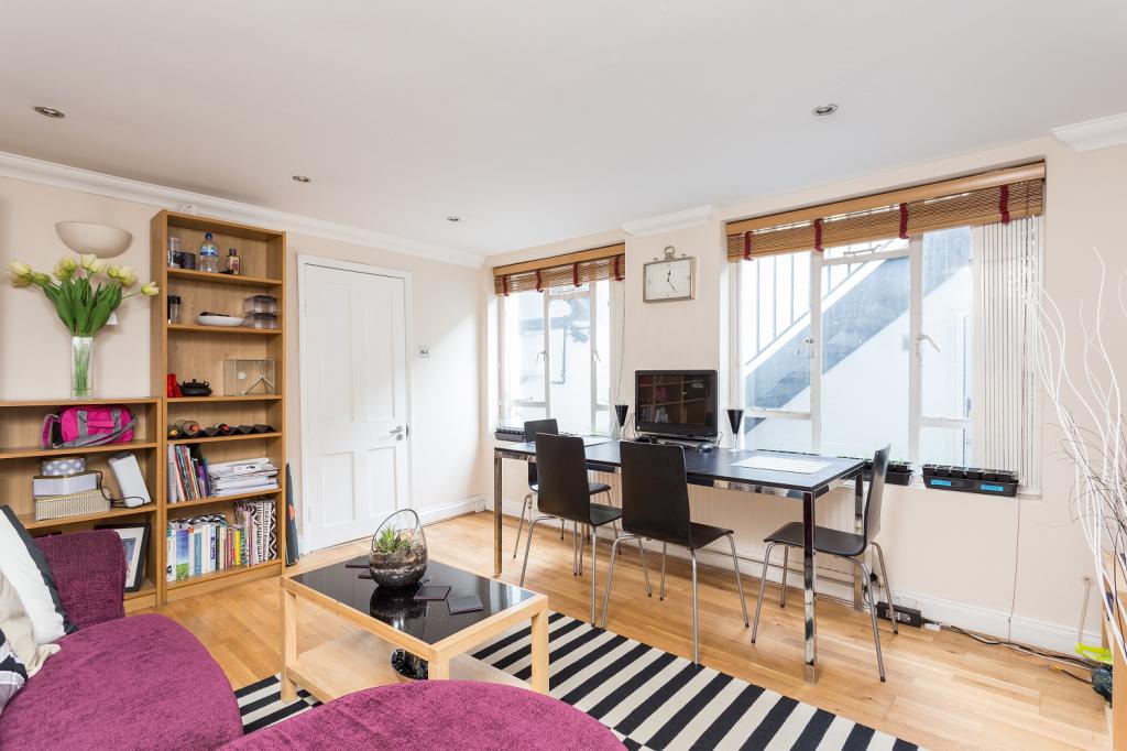 Flat Northdown Street in Greater London