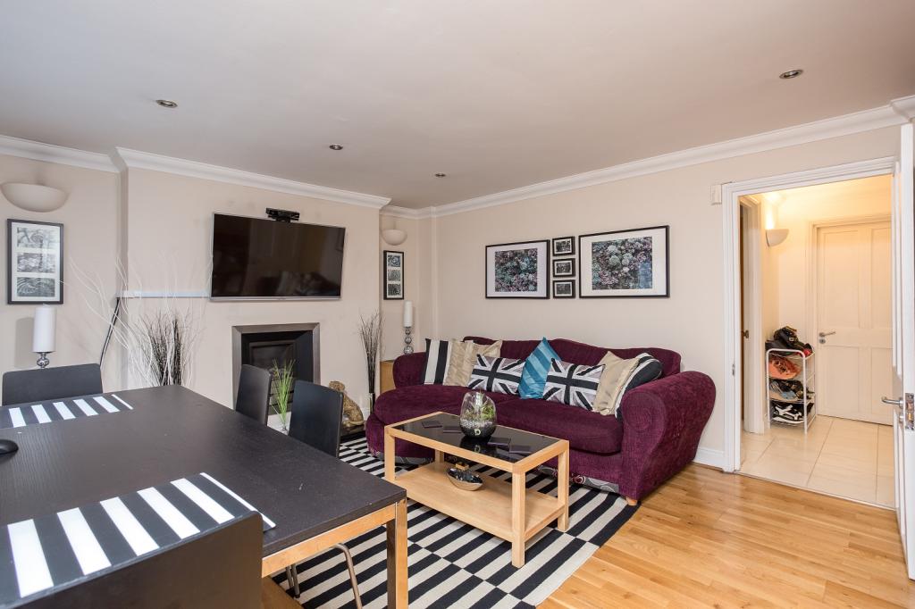 Flat Northdown Street in Greater London