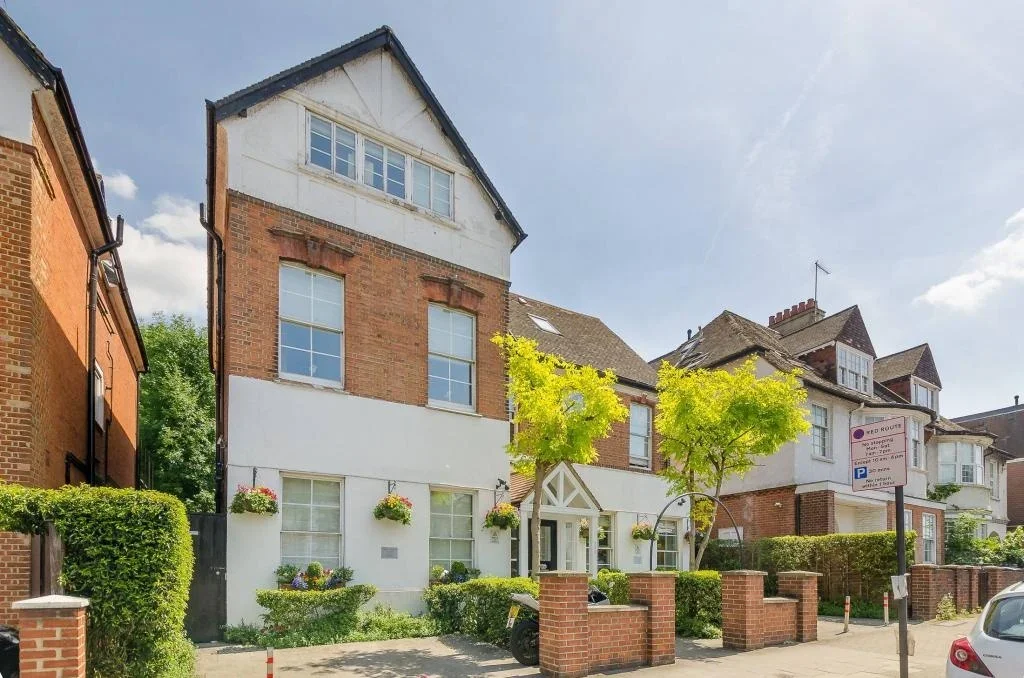 Flat Finchley Road in Greater London