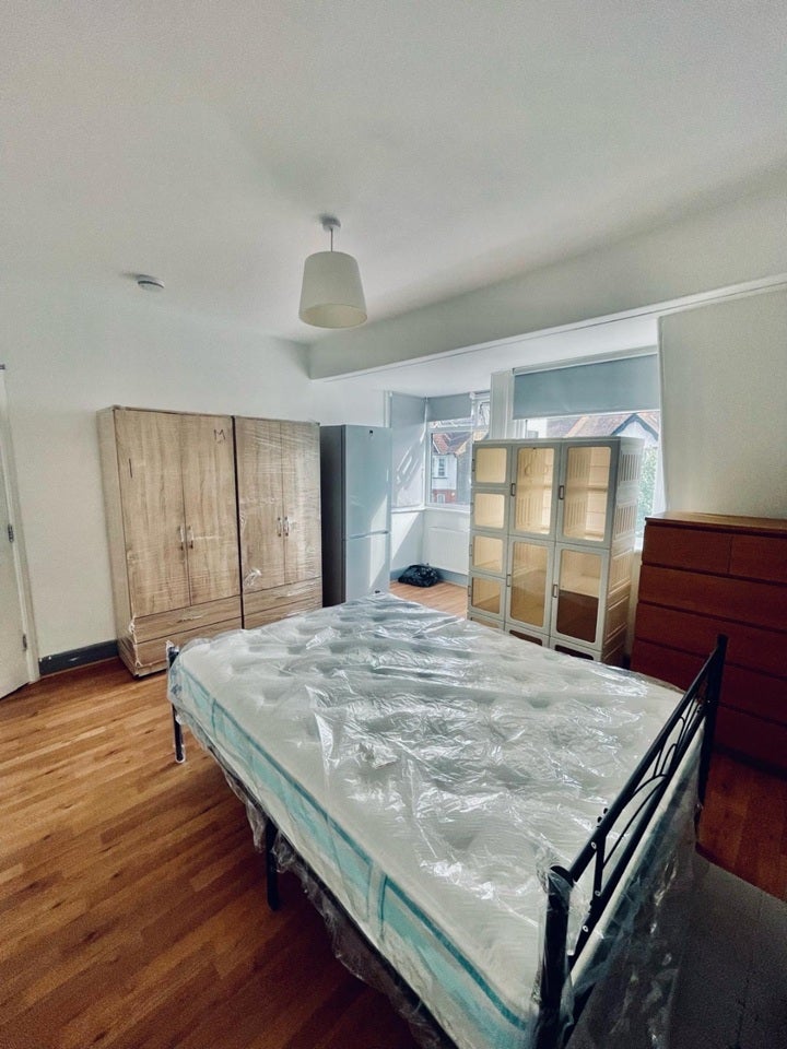 Room Norbury Crescent in Greater London