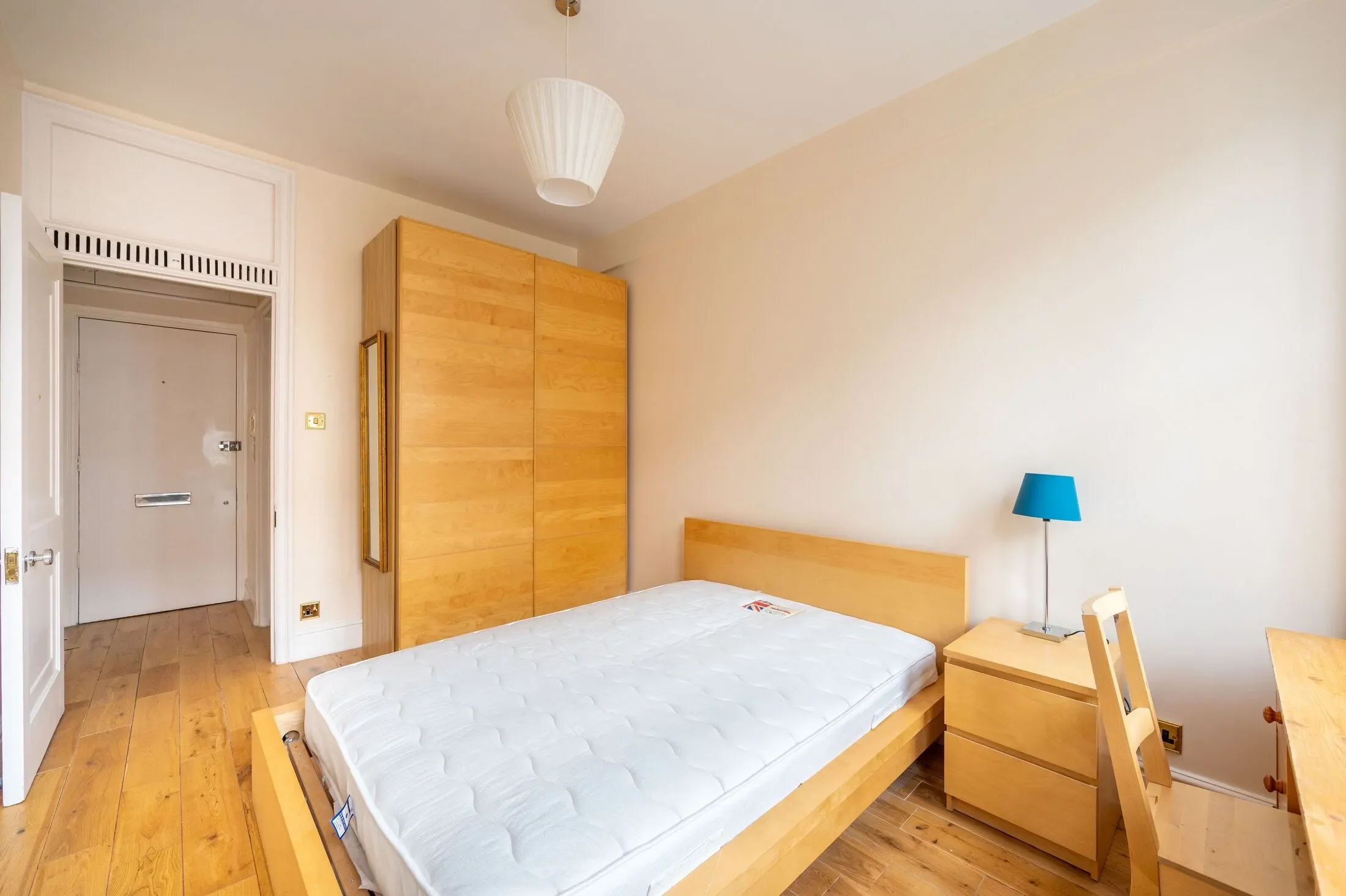 Flat Poplar Place in City of Westminster