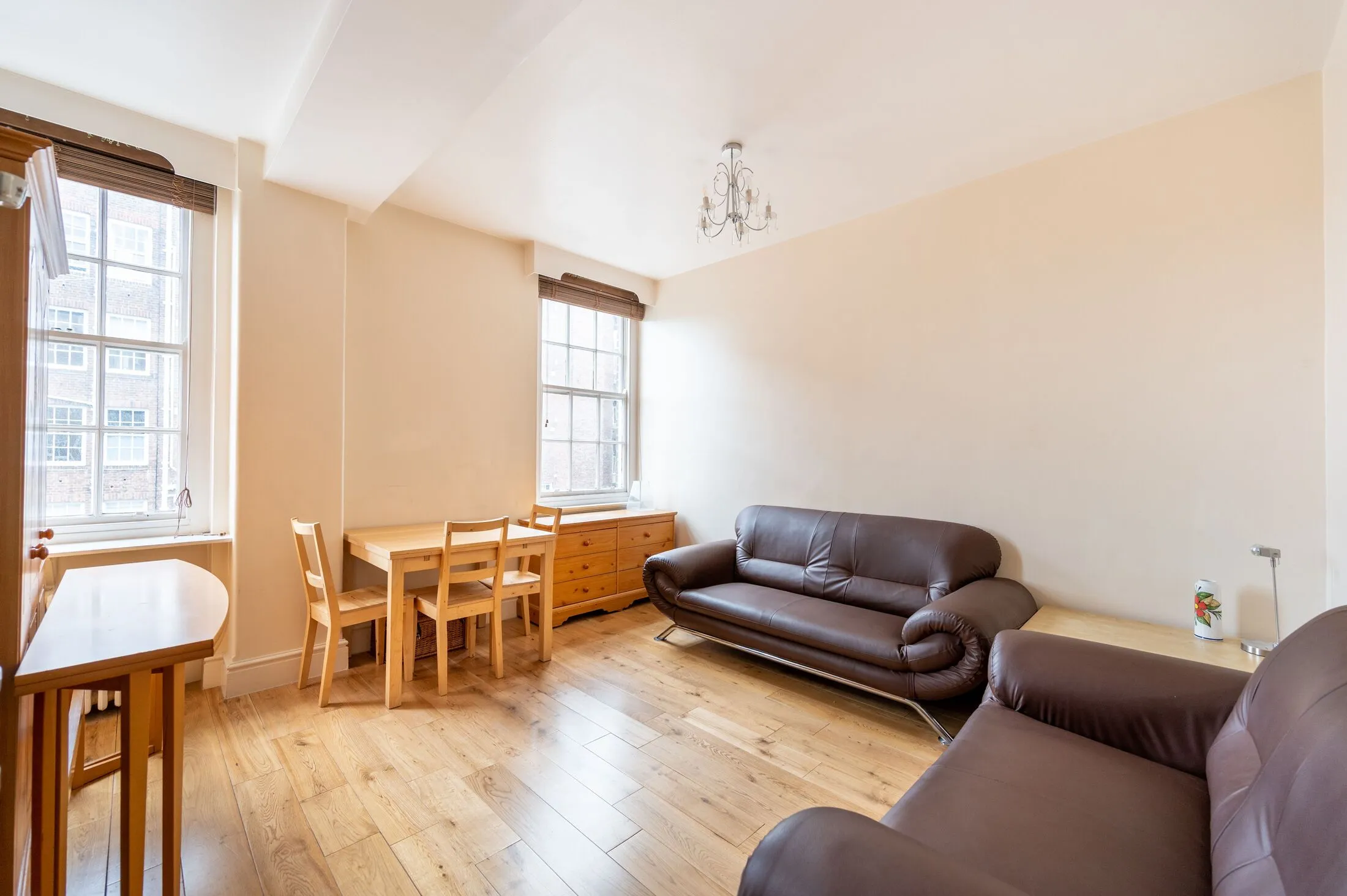 Flat Poplar Place in City of Westminster