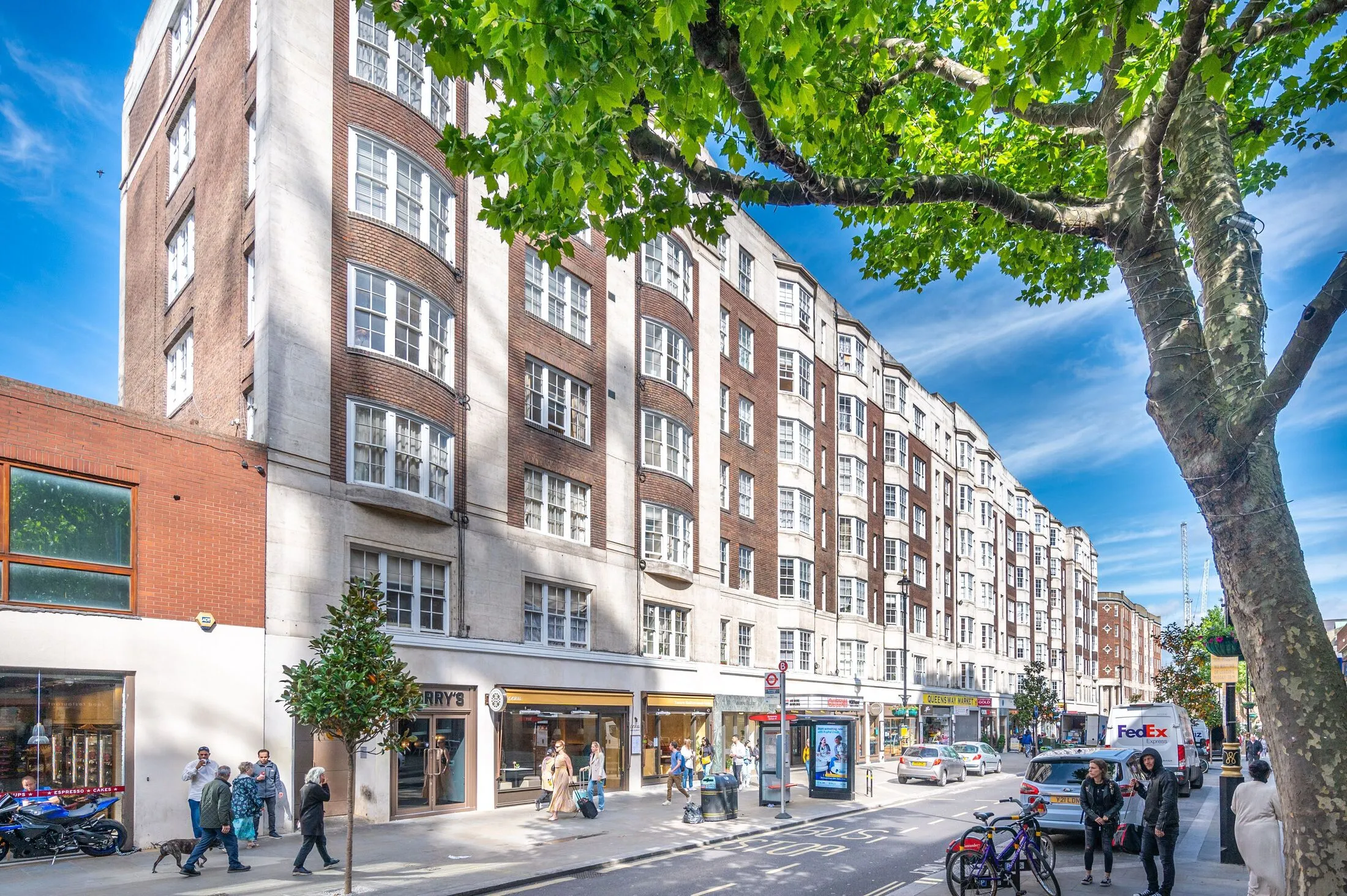 Flat Poplar Place in City of Westminster