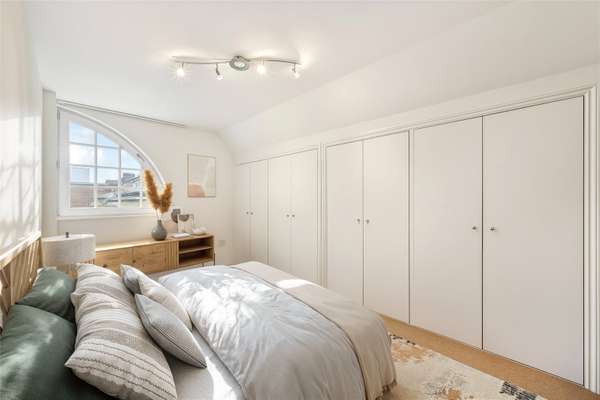 Flat Rochester Row in City of Westminster
