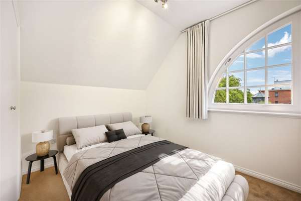 Flat Rochester Row in City of Westminster
