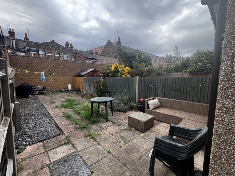 Room Park Road in Greater London