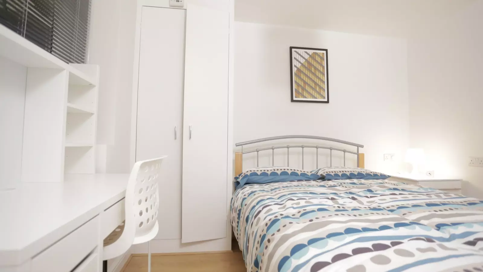Flat Windmill Lane in Greater London