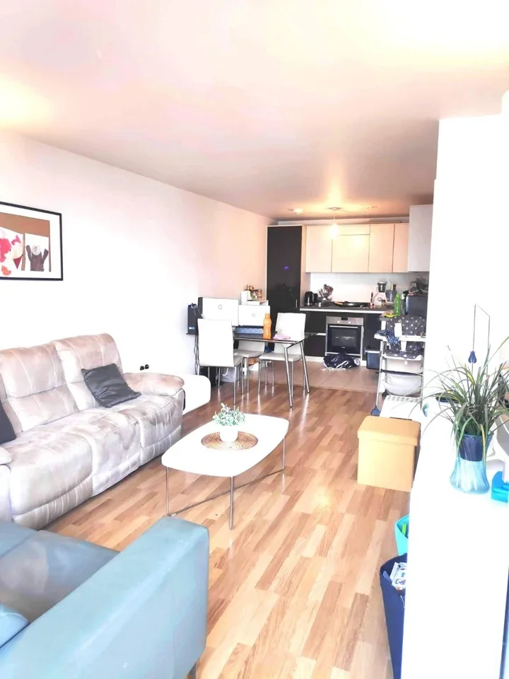Flat Empire Way in Greater London