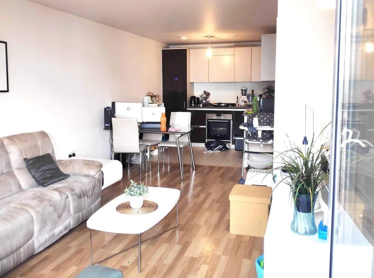 Flat Empire Way in Greater London