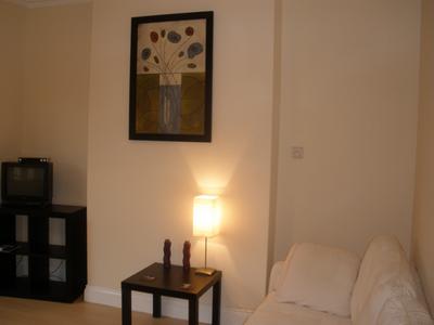 House Cedars Avenue in Greater London