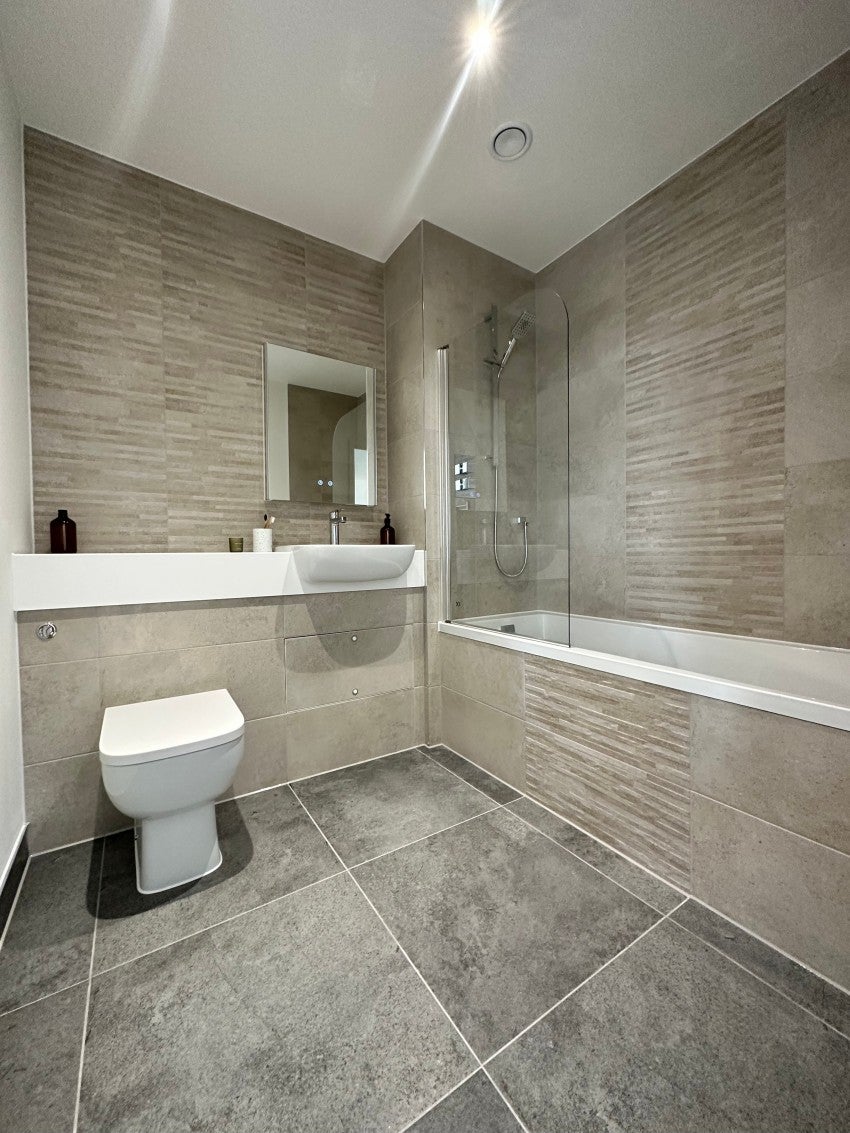 Flat London Road in Borough of Spelthorne