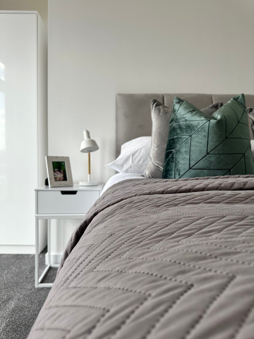 Flat London Road in Borough of Spelthorne