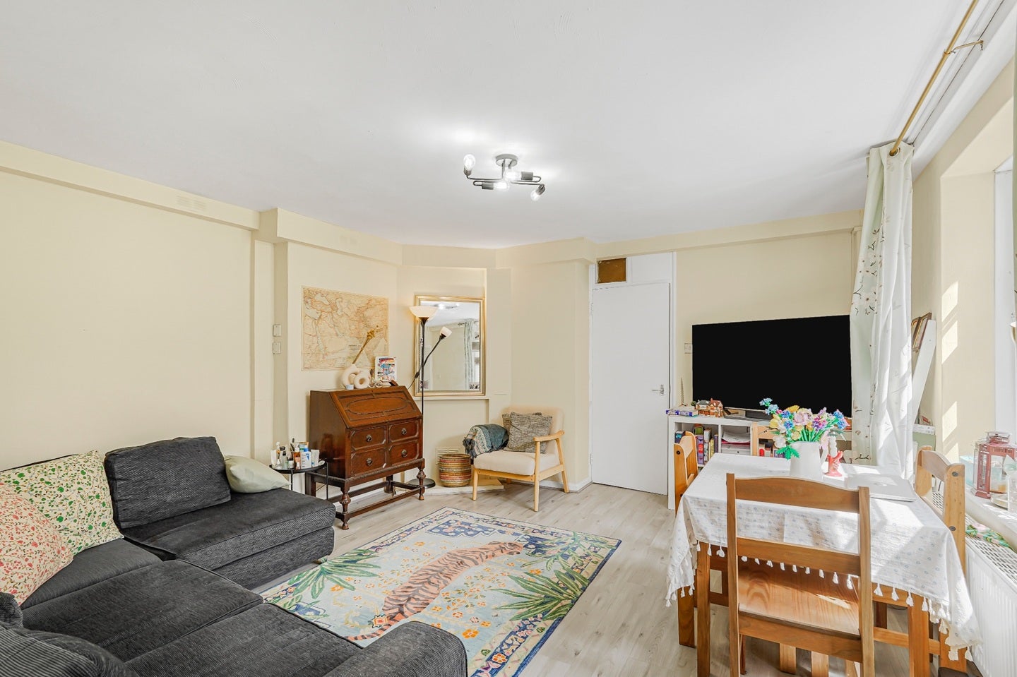 Flat Sutton Street in Greater London