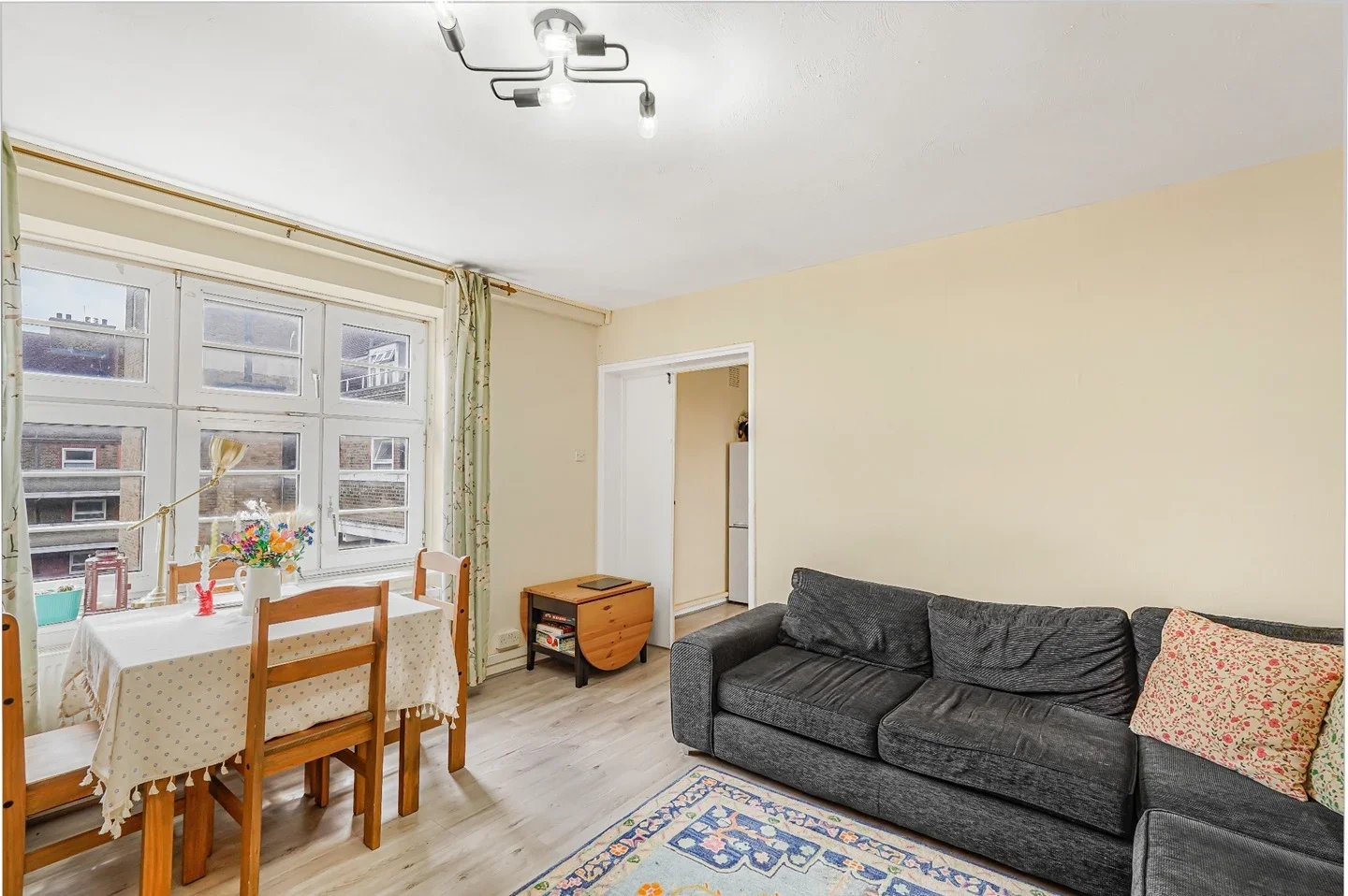 Flat Sutton Street in Greater London