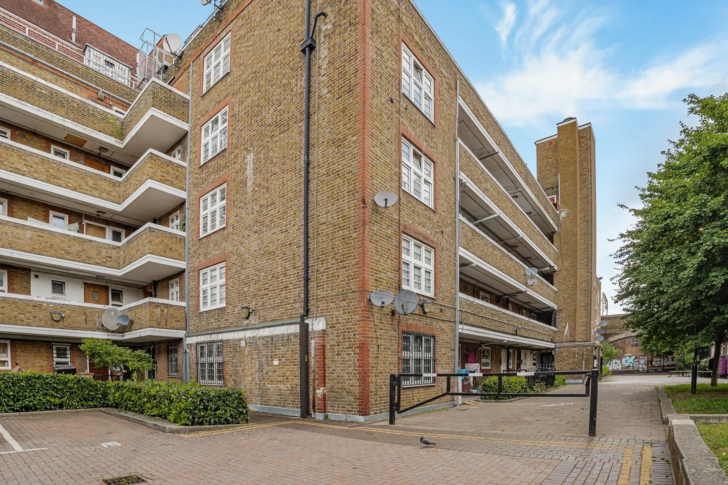 Flat Sutton Street in Greater London