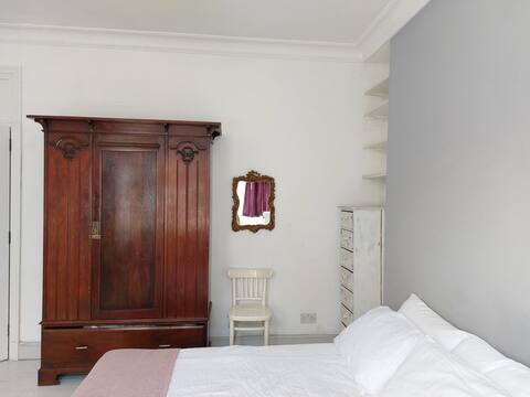 Room Transept Street in City of Westminster