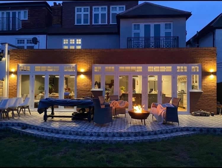 Room Seagry Road in Greater London