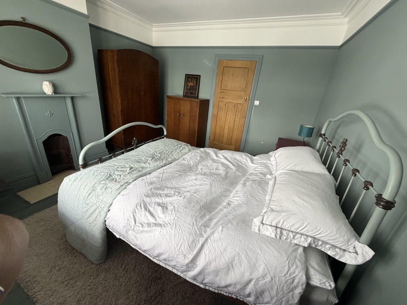 Room Seagry Road in Greater London