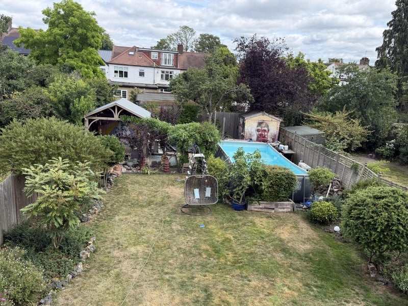 Room Seagry Road in Greater London