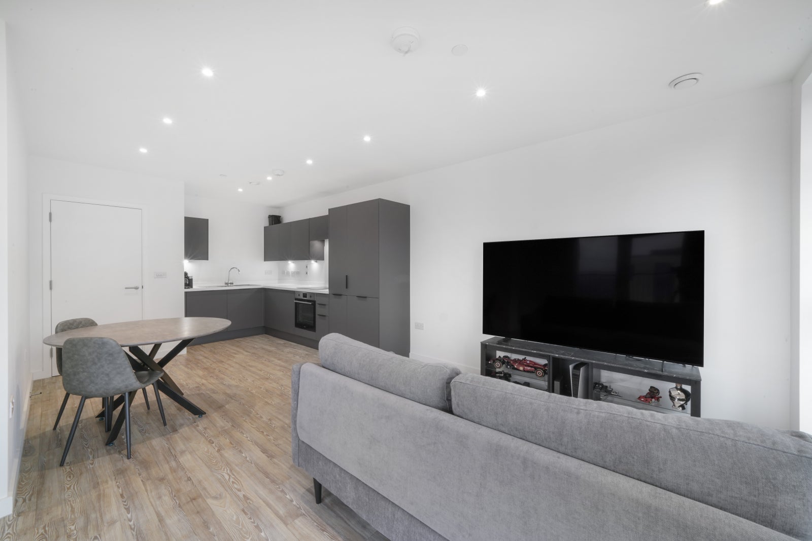Flat Masons Avenue in Greater London