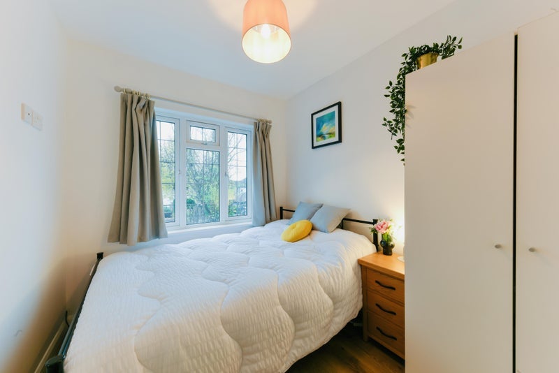 Flat Downsway in Greater London