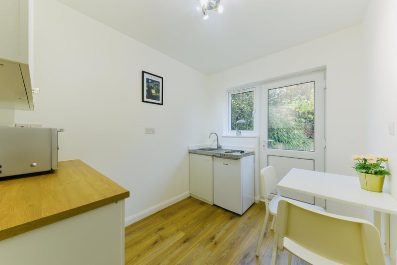 Flat Downsway in Greater London