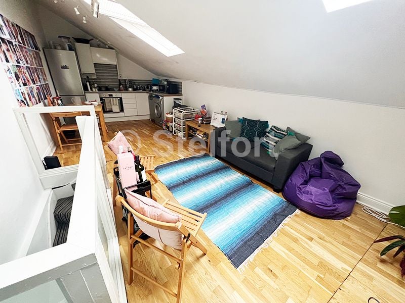 Flat Beresford Road in Greater London