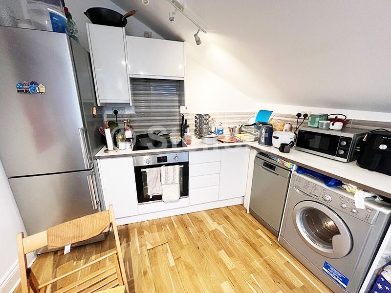 Flat Beresford Road in Greater London
