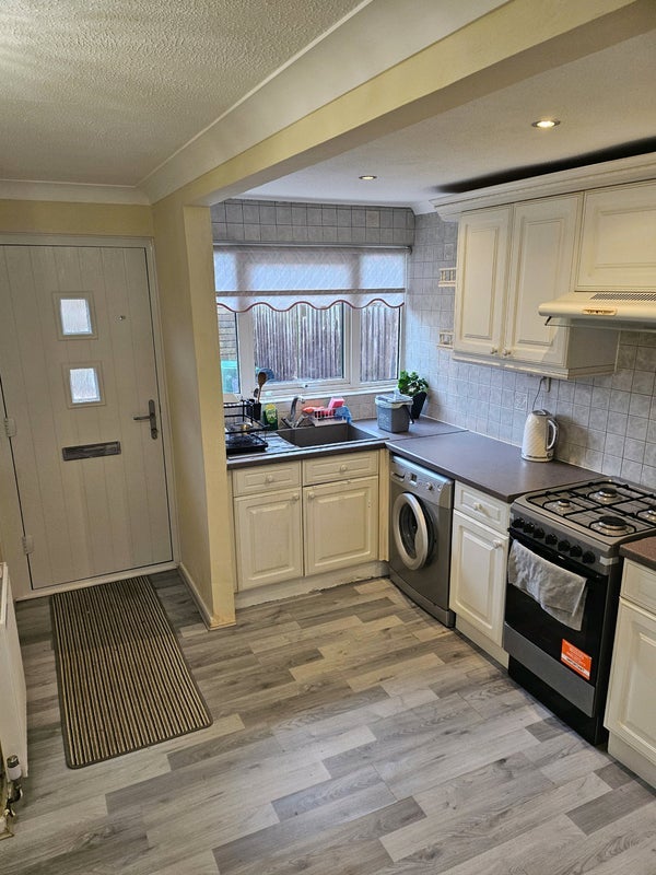 Room Gun Hill Place in Basildon
