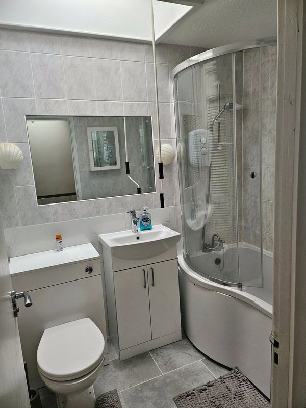 Room Gun Hill Place in Basildon