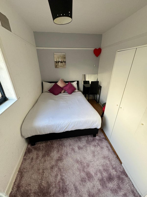 Room Broadlea Road in Manchester