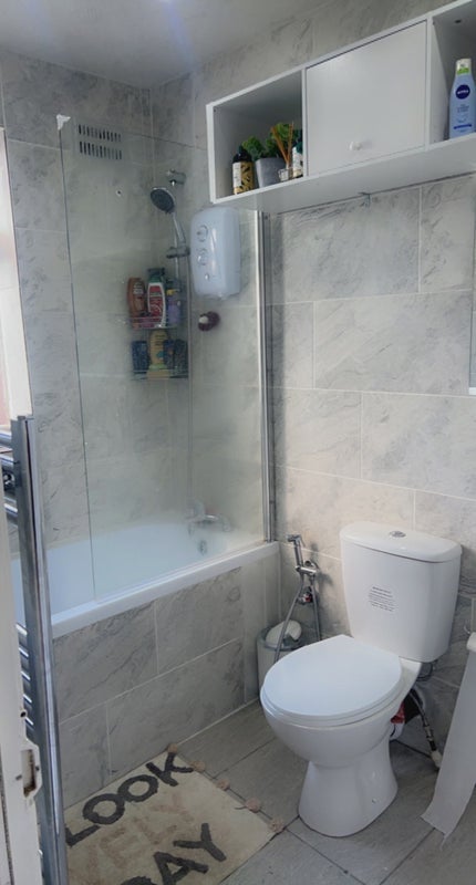 Room Broadlea Road in Manchester
